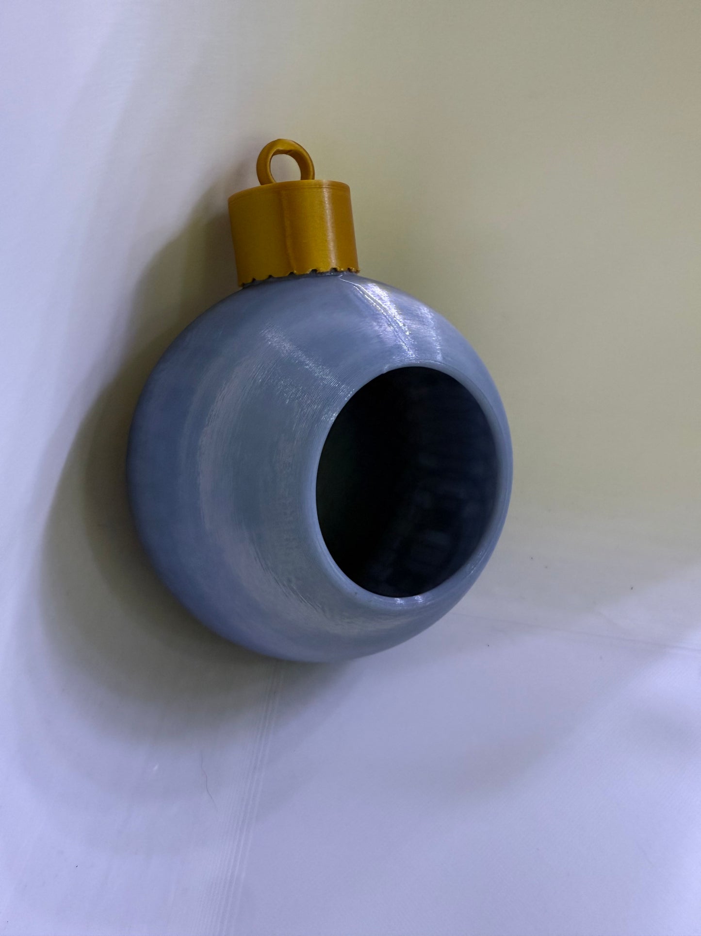 Magnetic Ornament Hide