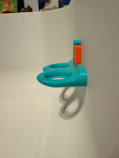 Present feeding ledge